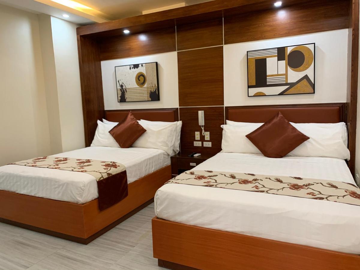 Hotel Rustic Crown